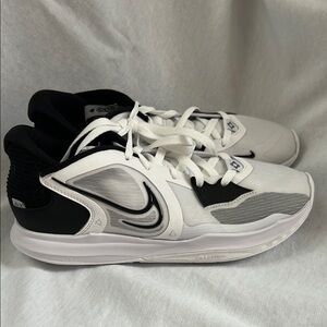 Nike NWOT  Kyrie 5 Low White Wolf Grey Athletic Shoes